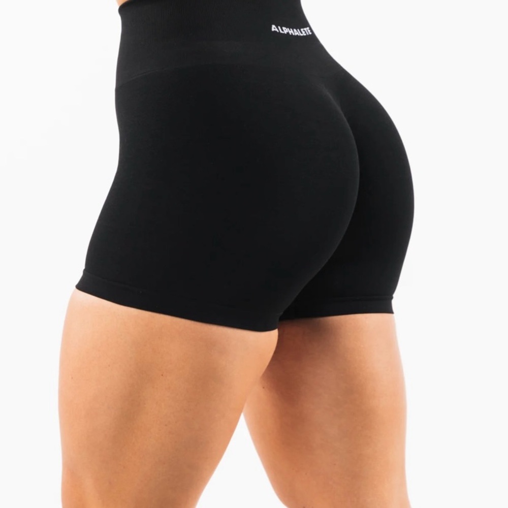 Alphalete Amplify Short 4.5" - Black Women's Shorts